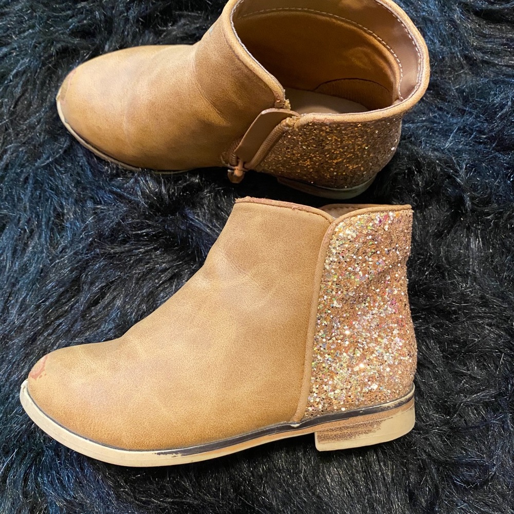 Girls shoes
